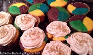 Mardi Gras cupcakes recipe King Cake frosting | Easy king cake recipe for mardi gras color cupcakes by @letmestart