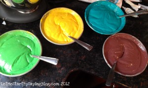 Mardi Gras cupcakes recipe King Cake frosting | Easy king cake recipe for mardi gras color cupcakes by @letmestart